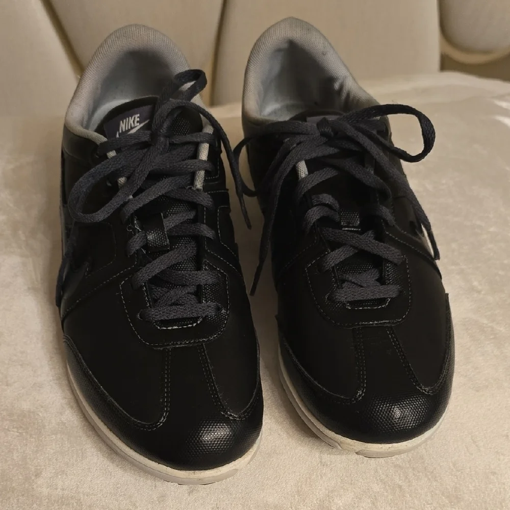 Nike Black and White Classic Sneakers Men Size 10